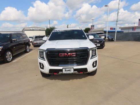 Used 2024 GMC Yukon AT4 w/ AT4 Premium Package AWD/4WD image 4