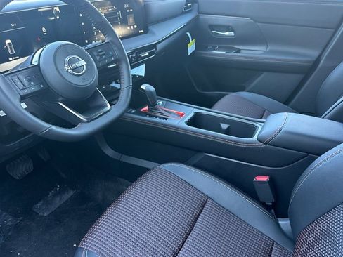 New 2026 Nissan Kicks SR w/ Cold Weather Package AWD/4WD image 10