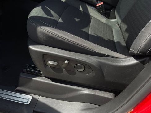 Used 2025 Chevrolet Silverado 1500 LT image 11