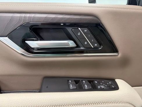 New 2026 GMC Yukon Denali w/ Denali Reserve Package AWD/4WD image 15