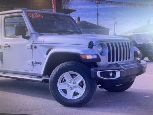 Used 2023 Jeep Gladiator Sport image 10
