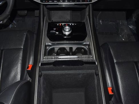 Certified 2024 Jeep Wagoneer L Series II w/ Flexible Seating Group image 21