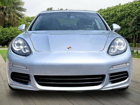 Used 2016 Porsche Panamera S RWD image 2