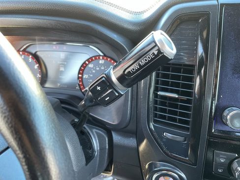 Used 2024 Nissan Titan PRO-4X w/ Pro-4x Convenience Package image 16