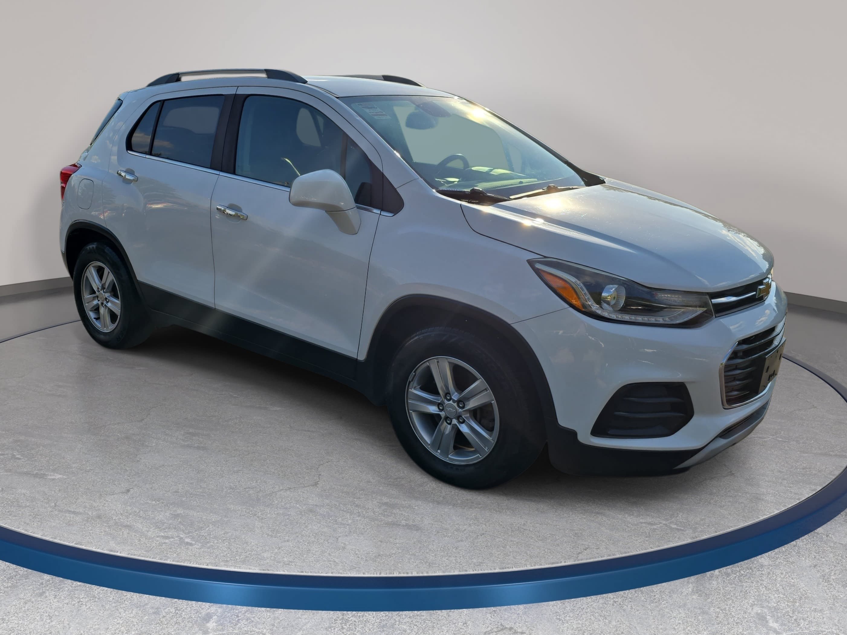 Used 2017 Chevrolet Trax LT w/ LT Convenience Package FWD image 3