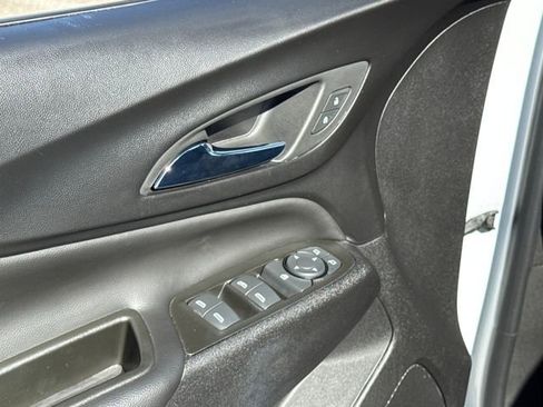 Used 2022 Chevrolet Equinox LT w/ LPO, Cargo Package image 19