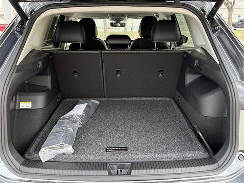 Certified 2025 Volkswagen Tiguan SE image 26