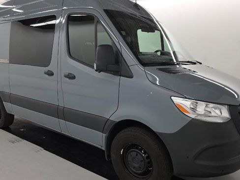 Used 2025 Mercedes-Benz Sprinter 2500 image 3