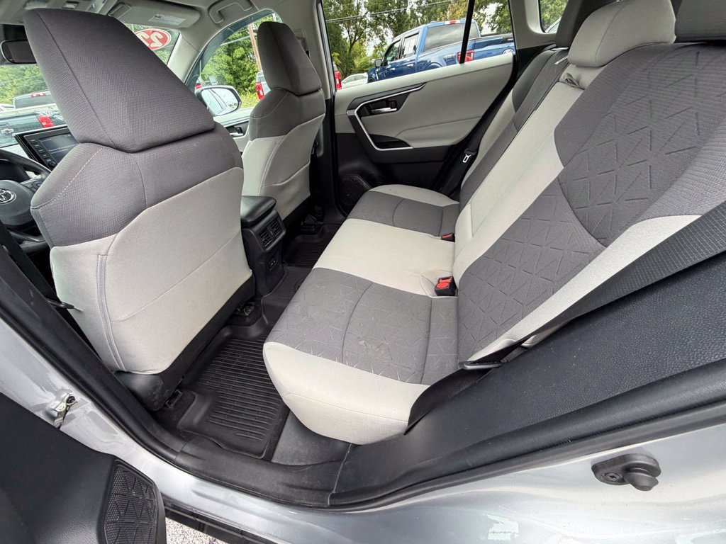 Used 2022 Toyota RAV4 XLE AWD/4WD image 46
