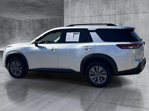 Used 2025 Nissan Pathfinder SV AWD/4WD image 3