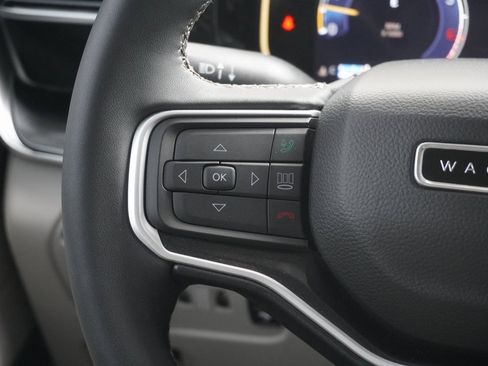 Used 2023 Jeep Wagoneer 4WD w/ Premium Group I image 16