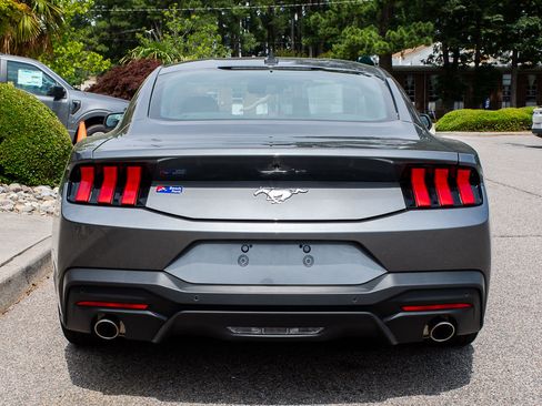 Used 2026 Ford Mustang Coupe RWD image 4