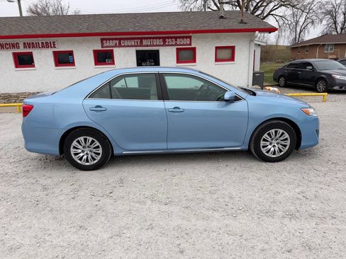 Used 2012 Toyota Camry LE image 2