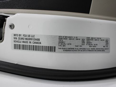 Used 2024 Chrysler Pacifica Touring-L FWD image 39