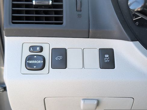 Used 2010 Toyota Venza AWD image 23