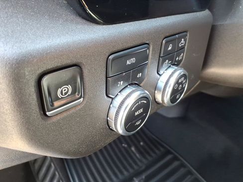 Used 2025 GMC Sierra 1500 SLT AWD/4WD image 22