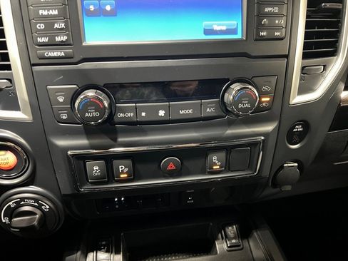 Used 2018 Nissan Titan SV image 33