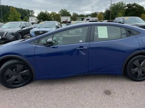 Used 2024 Toyota Prius LE FWD image 5