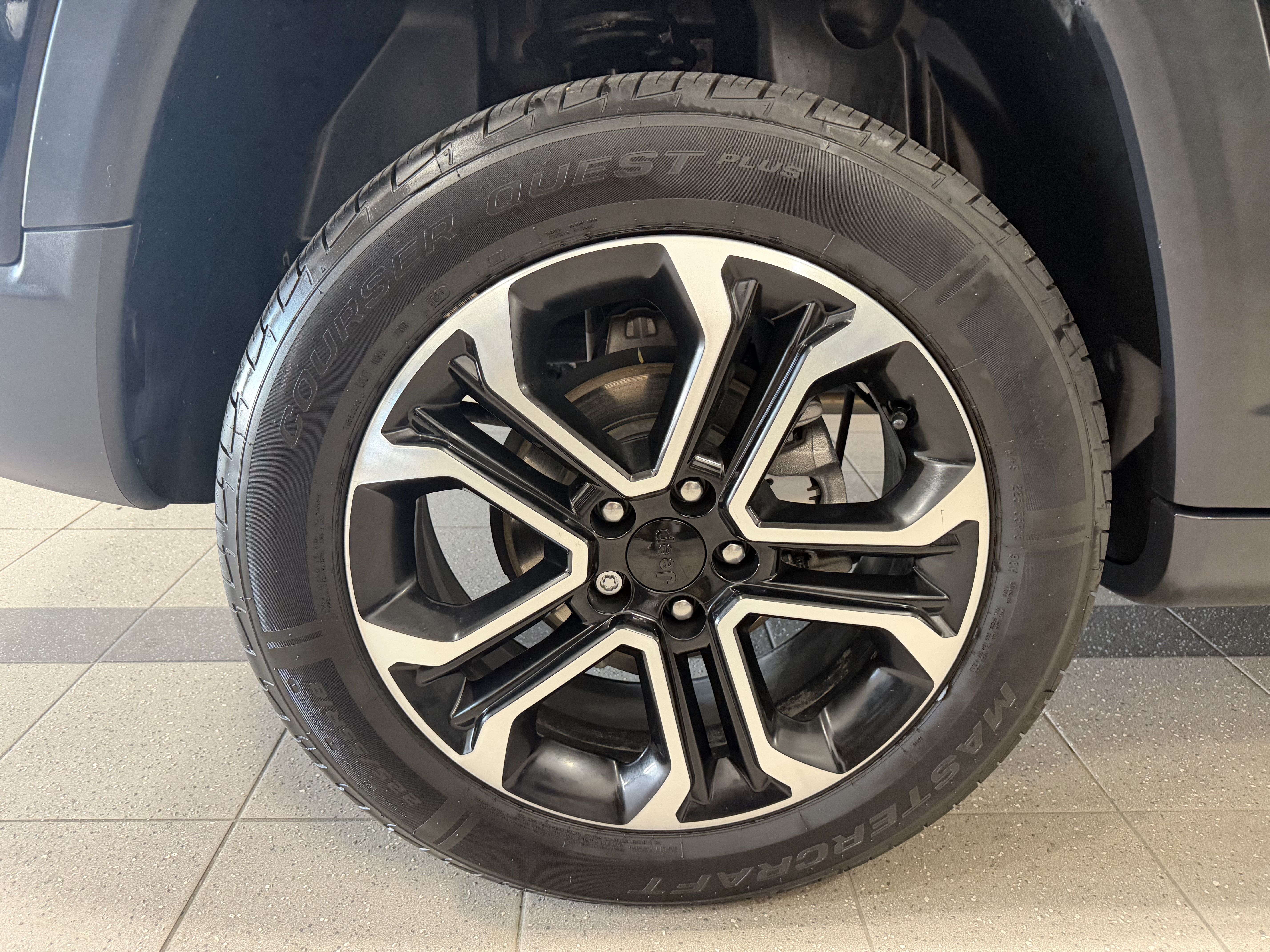 Used 2023 Jeep Compass Limited AWD/4WD image 8