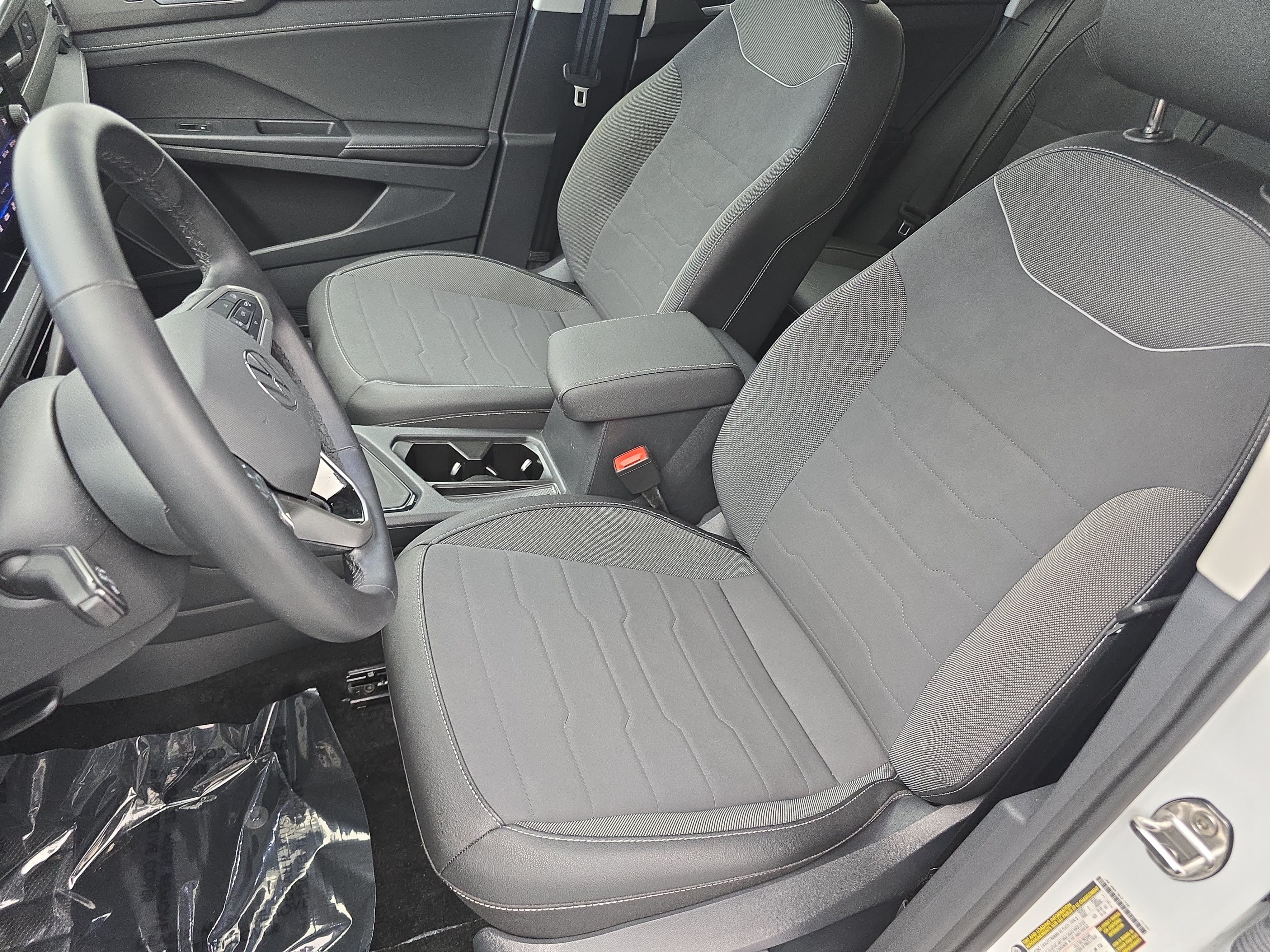 Certified 2025 Volkswagen Taos SE FWD image 14