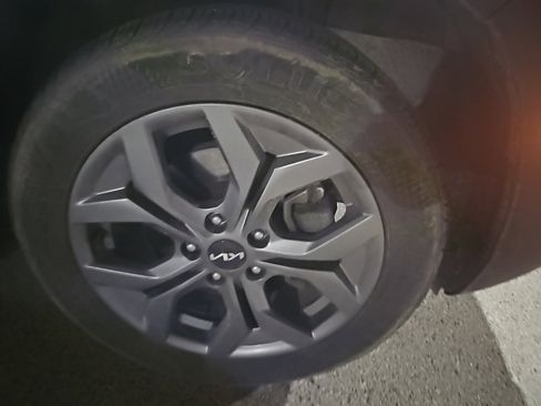 Certified 2024 Kia Seltos LX image 18