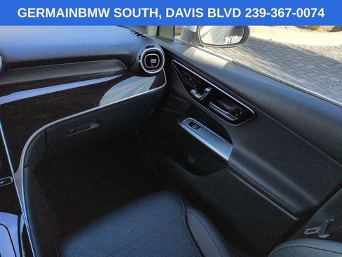 Used 2025 Mercedes-Benz GLC 300 image 19