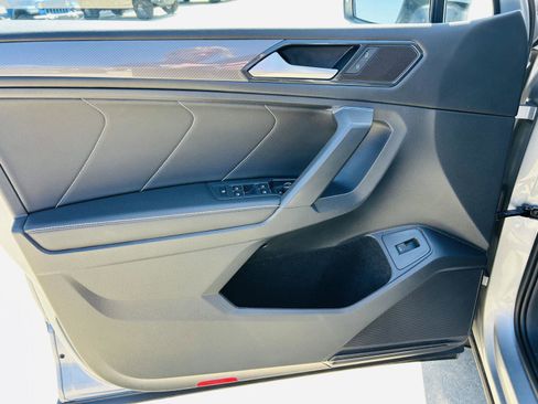 Used 2022 Volkswagen Tiguan SE image 11