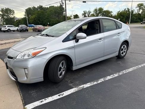 Used 2013 Toyota Prius Four w/ Deluxe Solar Roof Pkg FWD image 2