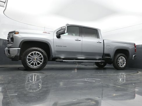 Used 2025 Chevrolet Silverado 2500 LTZ w/ LTZ Premium Package AWD/4WD image 35