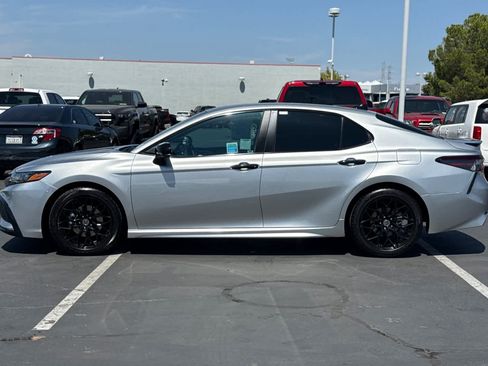 Used 2021 Toyota Camry SE FWD image 9