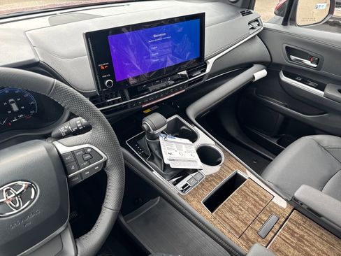New 2026 Toyota Sienna Platinum AWD/4WD image 22