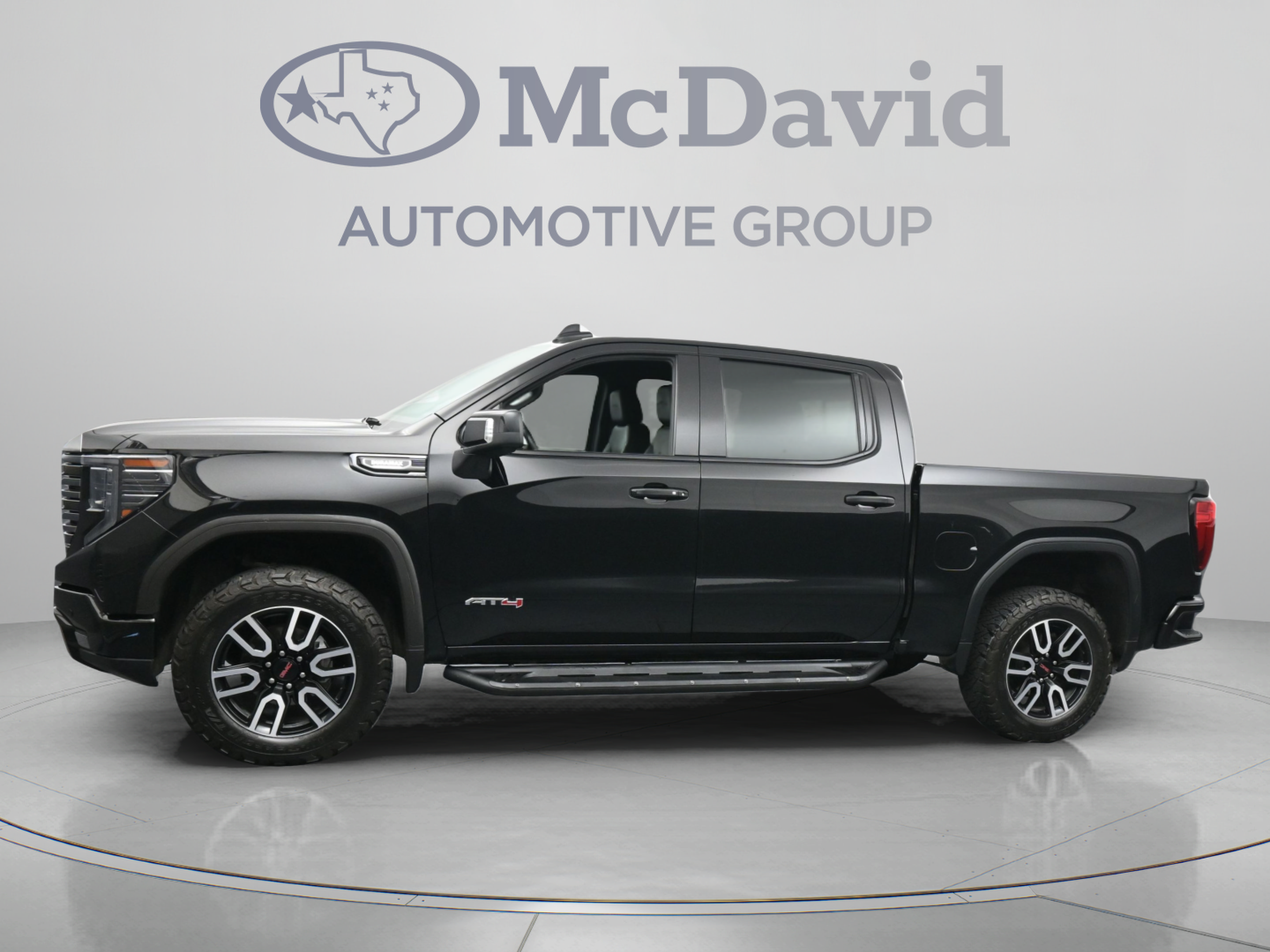 Used 2024 GMC Sierra 1500 AT4 w/ Technology Package AWD/4WD image 5