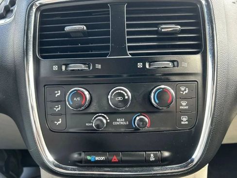 Used 2018 Dodge Grand Caravan SXT FWD image 20