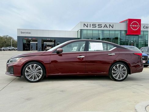 Used 2024 Nissan Altima 2.5 SL FWD image 14