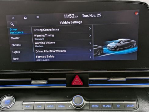 Used 2022 Hyundai Elantra Limited image 32