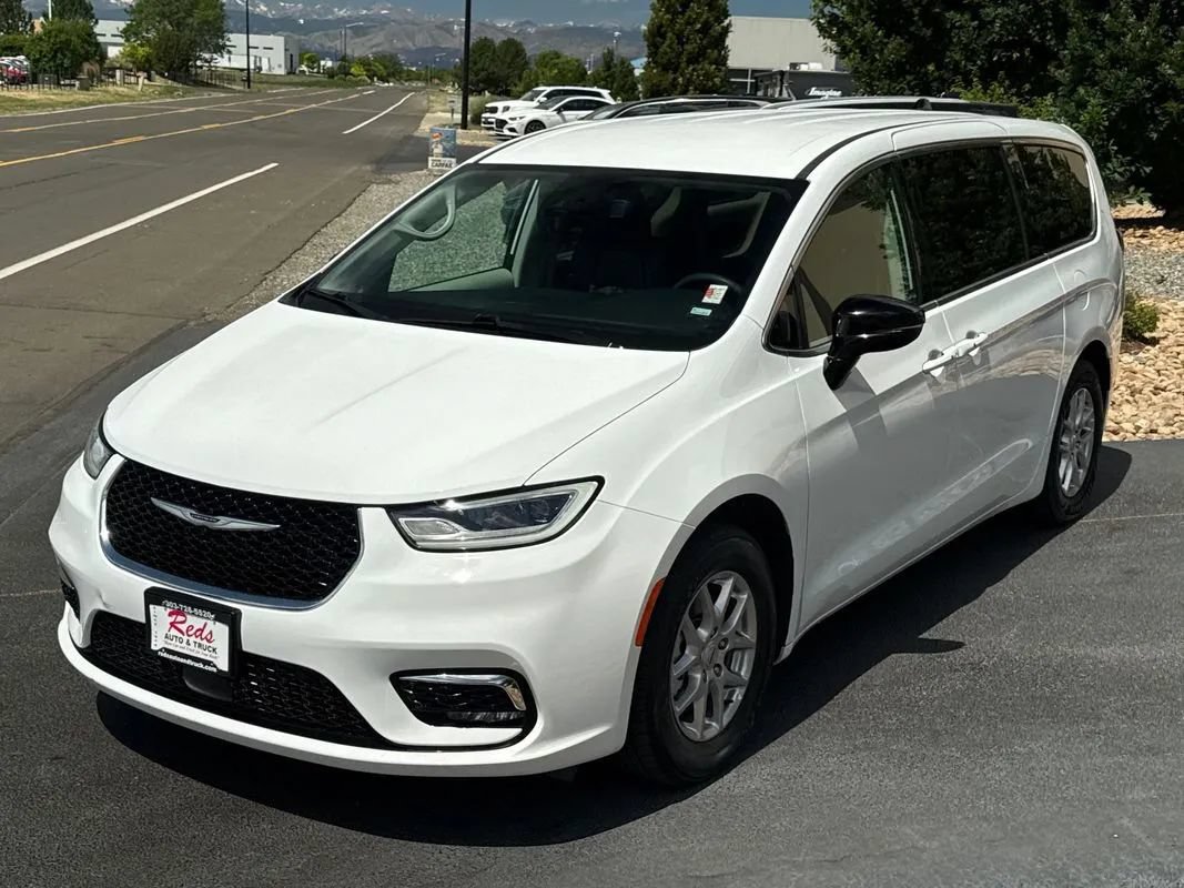 Used 2024 Chrysler Pacifica Touring-L FWD image 54