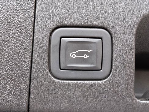 Used 2021 Cadillac XT4 Premium Luxury image 14