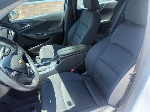 Used 2025 Chevrolet Malibu LT FWD image 3