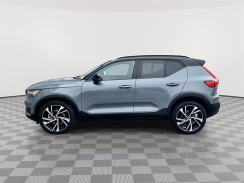 Used 2022 Volvo XC40 T5 R-Design w/ Advanced Package image 8