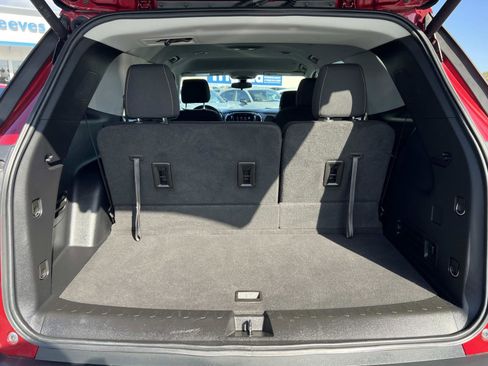 Used 2021 Chevrolet Traverse LT image 23
