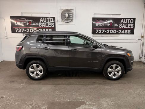 Used 2018 Jeep Compass Latitude w/ Cold Weather Group AWD/4WD image 6