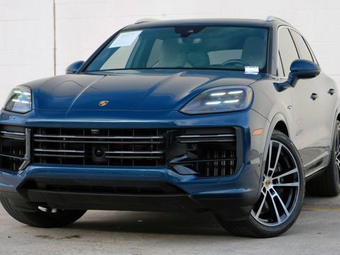 Used 2024 Porsche Cayenne Turbo AWD/4WD image 3