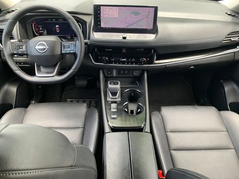 Used 2025 Nissan Rogue SL FWD image 16