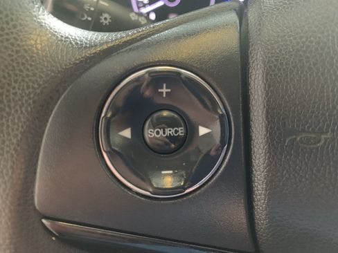 Used 2022 Honda HR-V LX image 17