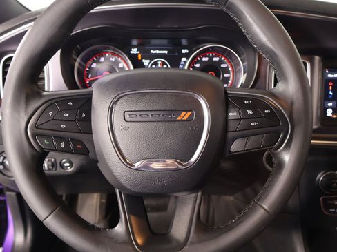 Used 2018 Dodge Charger SXT image 3