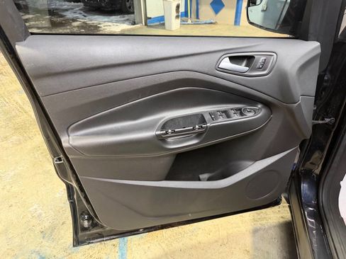 Used 2017 Ford Escape SE w/ Equipment Group 201A image 16