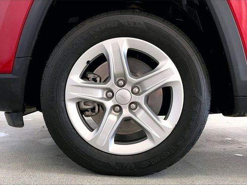 Used 2023 Jeep Compass Sport image 8