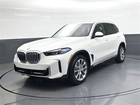 New 2026 BMW X5 xDrive50e image 8