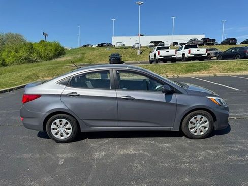Used 2016 Hyundai Accent SE image 2