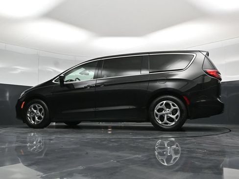 Certified 2024 Chrysler Pacifica Limited FWD image 65